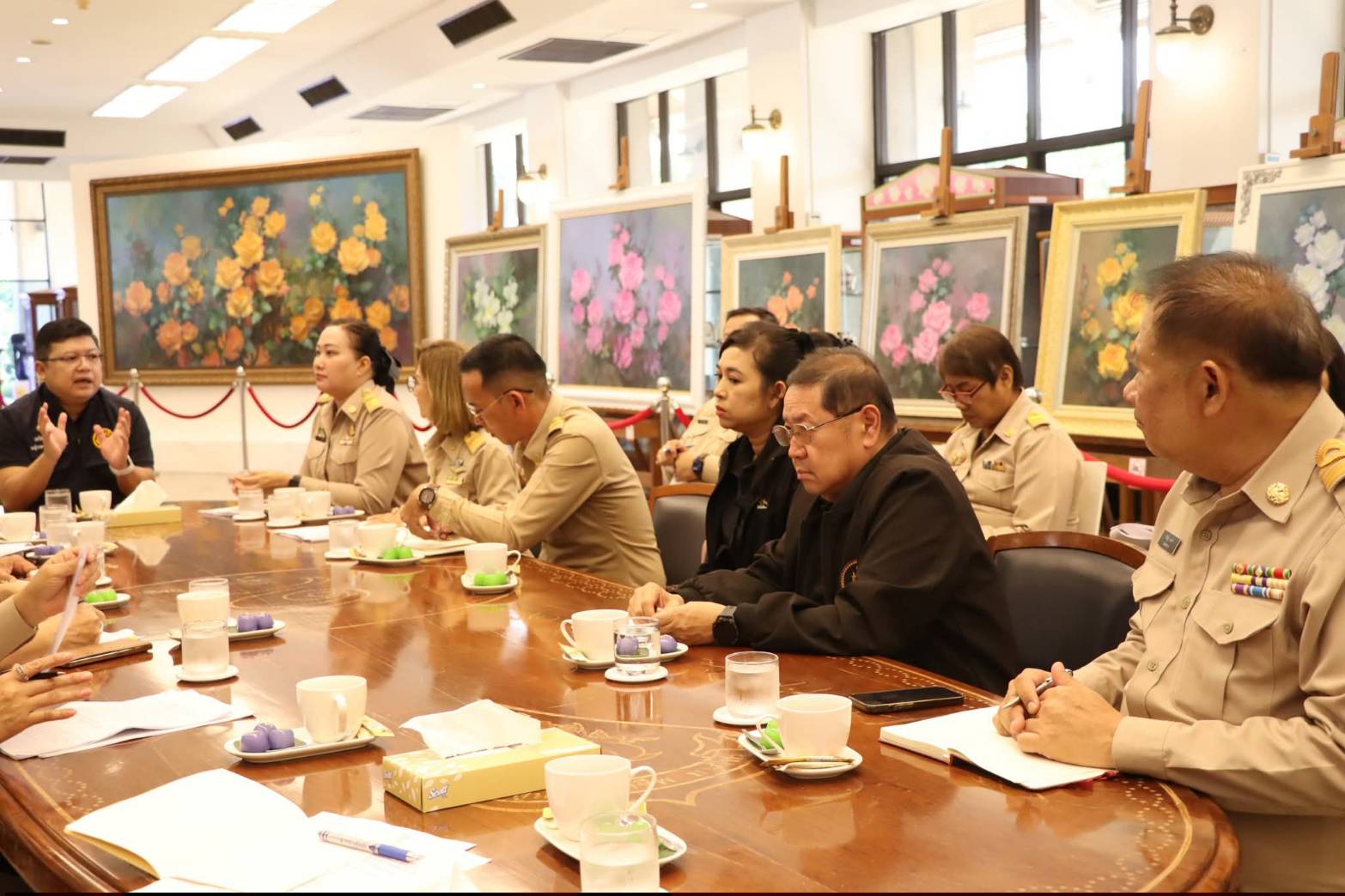title - ศพส. ประชุมเตรียมความพร้อมจัดนิทรรศการ งานพระราชพิธีถวายพระเพลิงพระบรมศพ สมเด็จพระนางเจ้าสิริกิติ์ พระบรมราชินีนาถ พระบรมราชชนนีพันปีหลวง ณ ศูนย์ส่งเสริมและพัฒนาอาชีพเสริมนอกภาคการเกษตร (ศูนย์ศิลปาชีพ บางไทรฯ (เดิม)) 